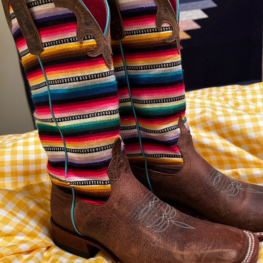 Macie Bean Serape Southwest Cowboy Boots, Size 8.5 🤠